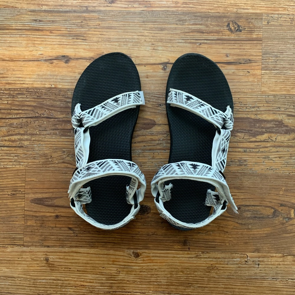 White and gray tevas